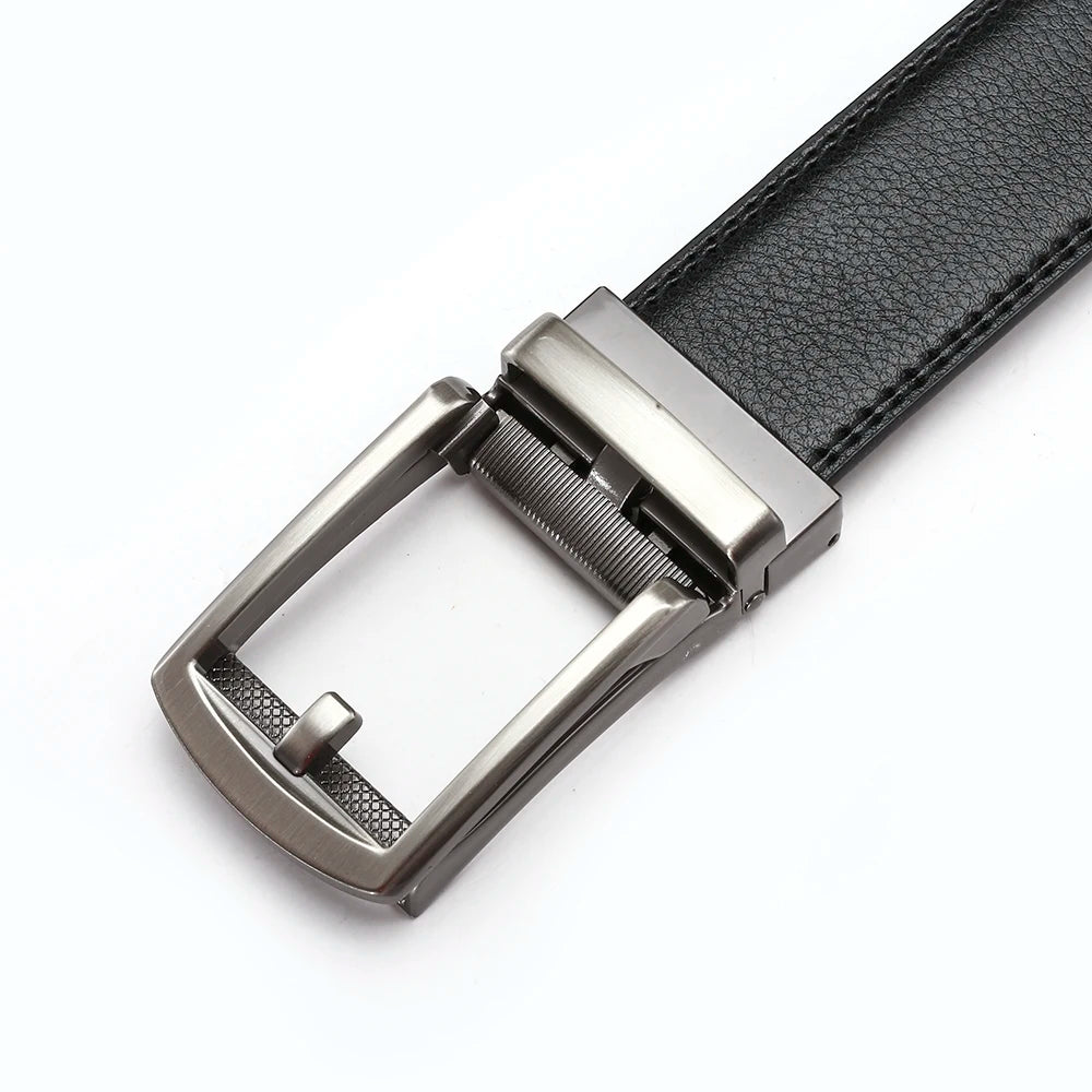 Hulløst skinnbelte med spenne i gull eller sølv