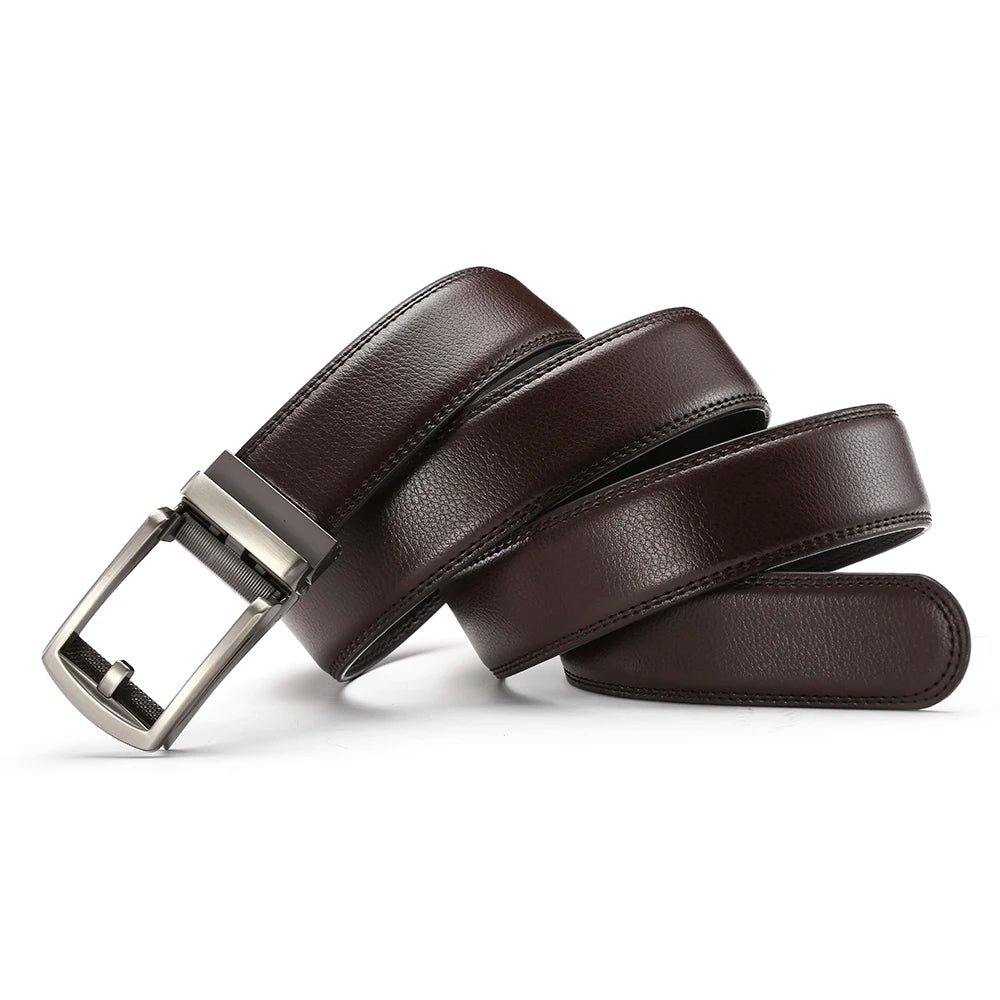 Hulløst skinnbelte med spenne i gull eller sølv